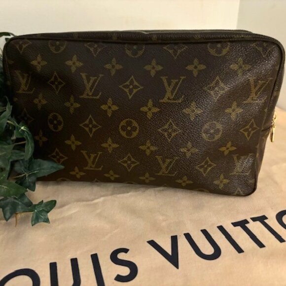 LV TROUSSE TOILETTE 28 😍 BRAND NEW LV ZIPPER😍 MONOGRAM-VINTAGE - Picture 1 of 15